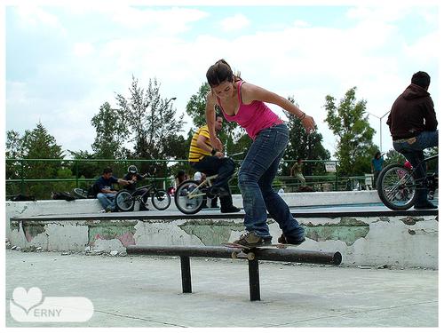 HA HA HA una foto del verdadero skate femenino en zacatecas seee bueno aki estoy en cabeza de juarez en mexico seeeeeee 
I LOVE SKATEBOARDING...